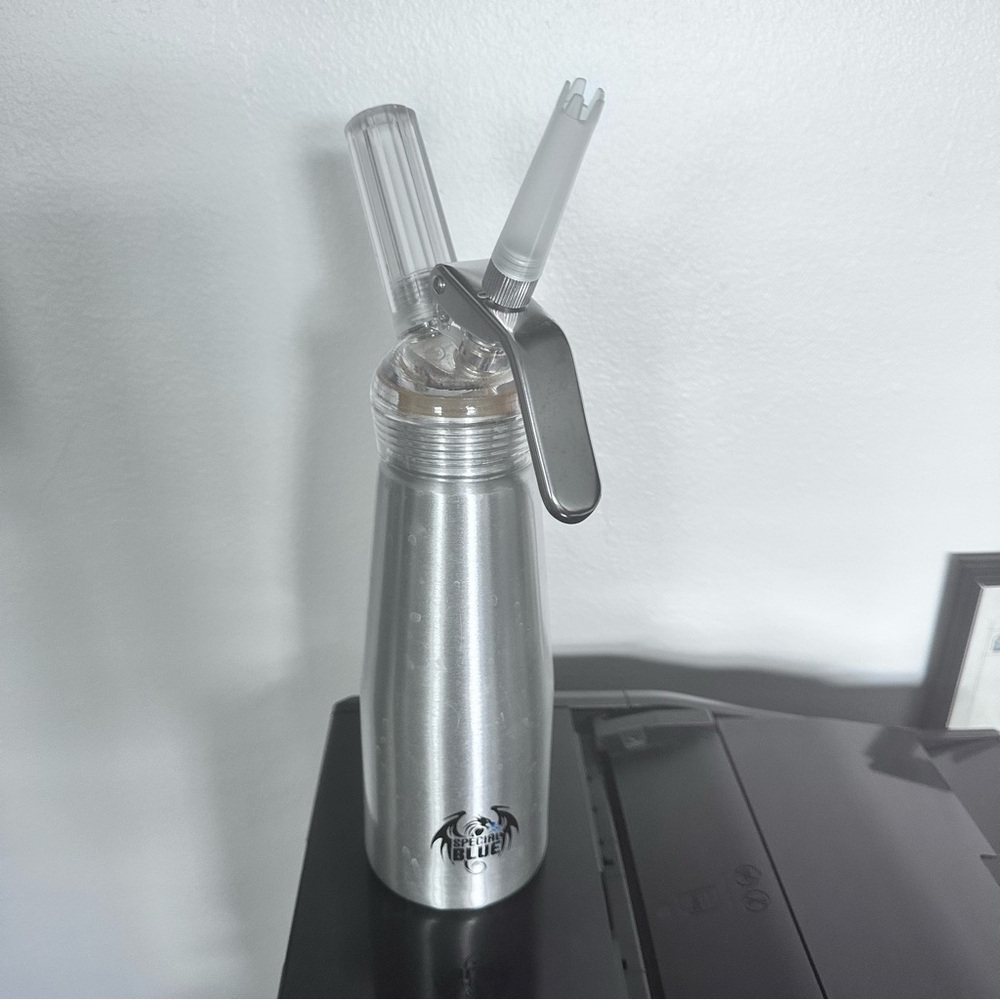 Professional Whipped Cream Dispenser